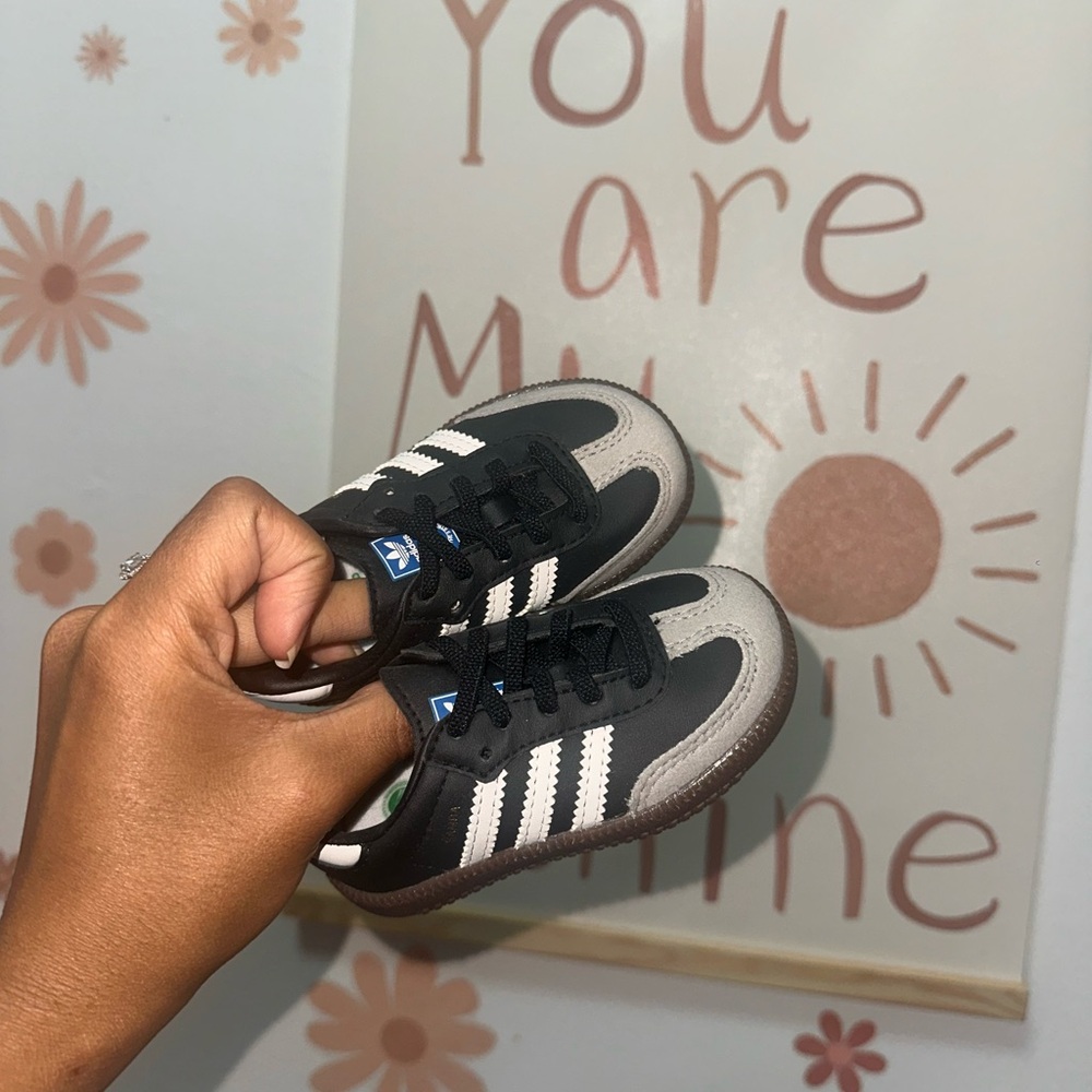 Adidas Sambas Infant Sneakers in Black and Gray